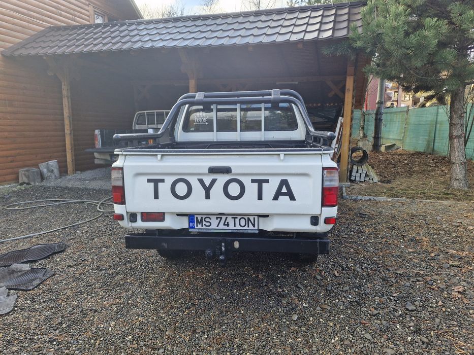 Vând Toyota Hilux