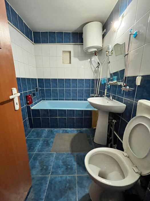 Inchiriez apartament 2 camere.
