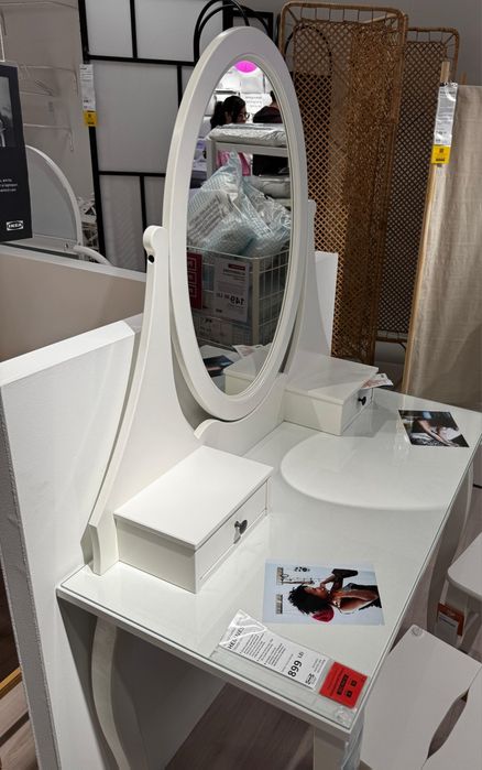 Măsuta toaleta cu oglinda Ikea
