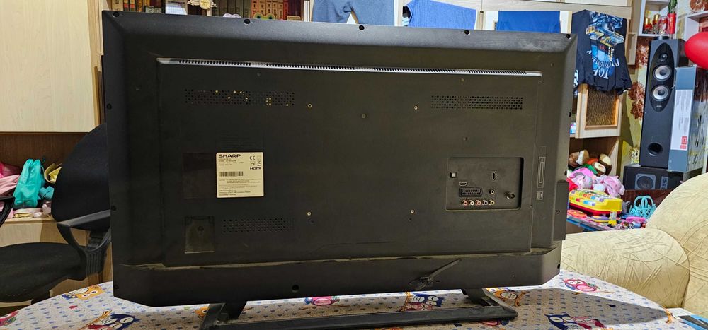 Продавам LCD TV Sharp LC-40LD270E