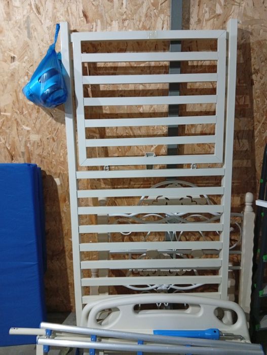 Медицинская кровать