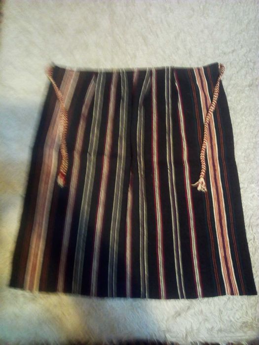 Продавам битови дрехи и тъкани