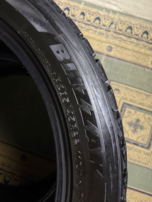 Bridgestone Blizzak 285/45 R22