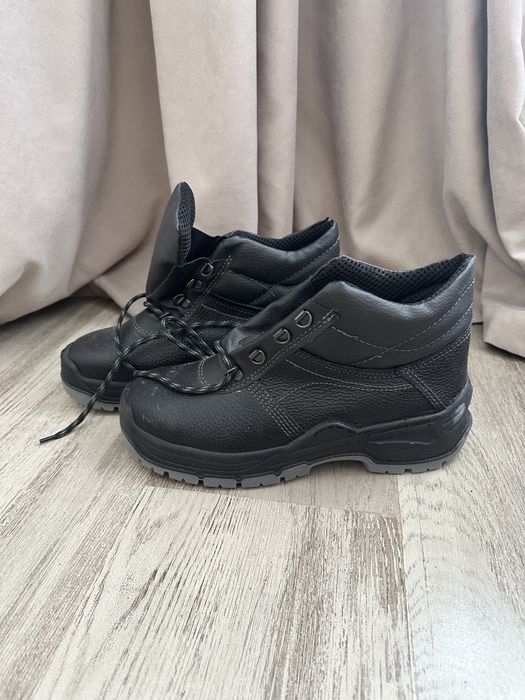 Продам спец обувь