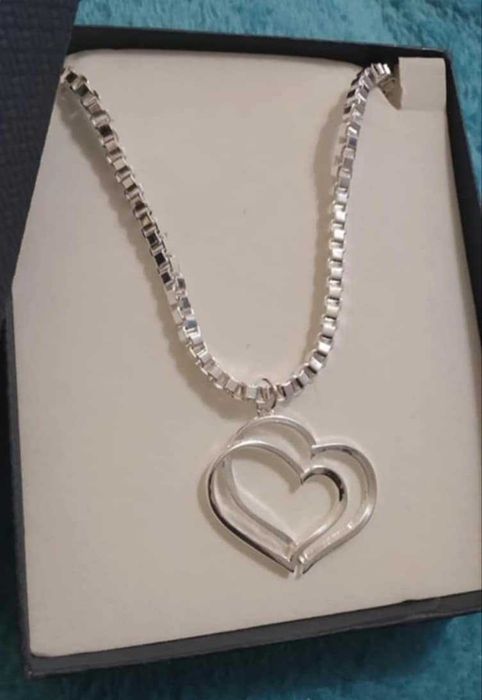 Нов,масивен, сребърен ланец с висулка за дама. В кутия за подарък