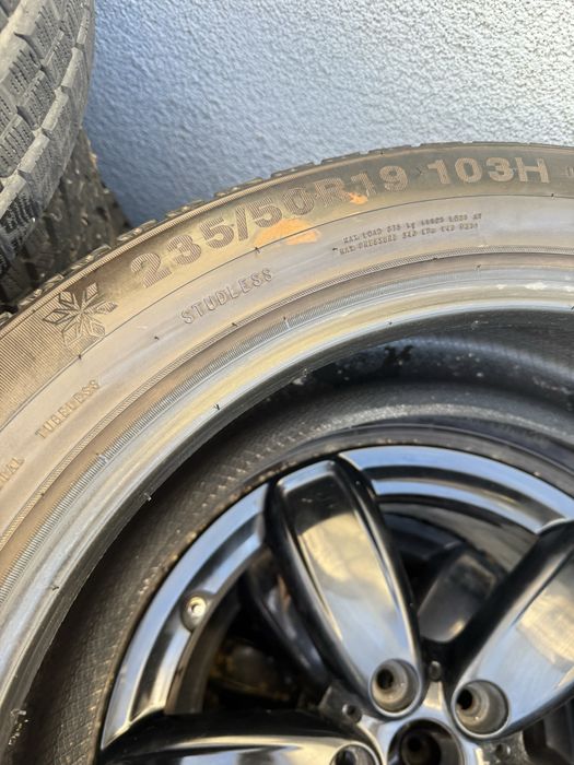 Pneuri de iarna 235 50 R19