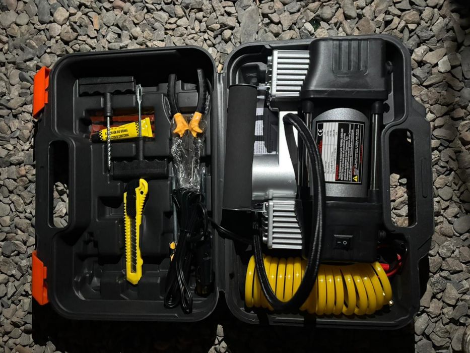 Автомобильный компрессор 12V + набор для ремонта шин