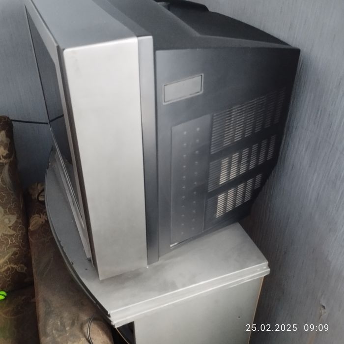 Продам телевизор LG.