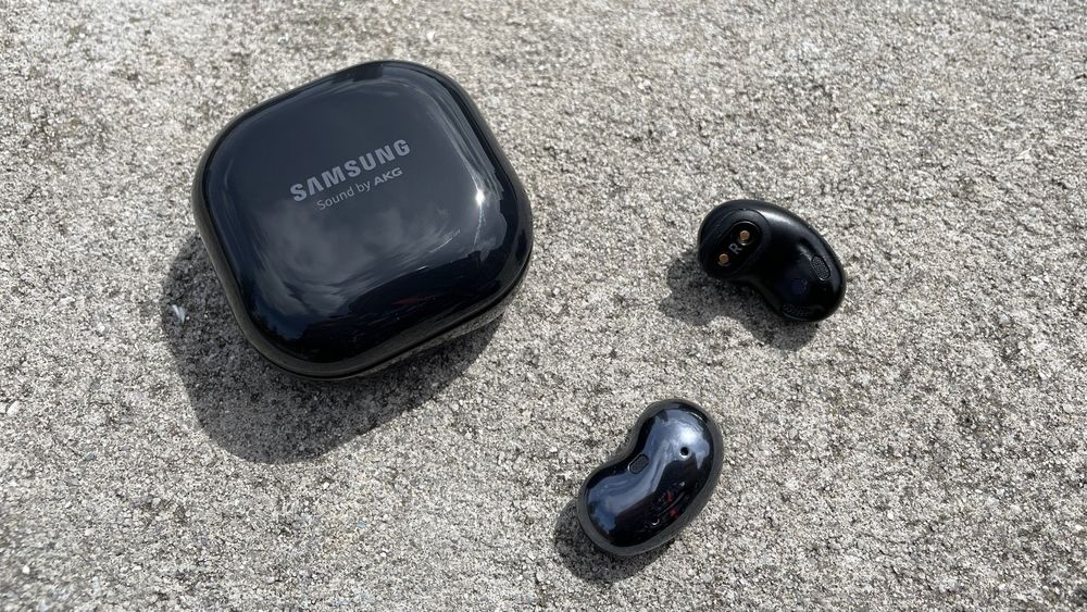 Samsung Galaxy buds live Akg