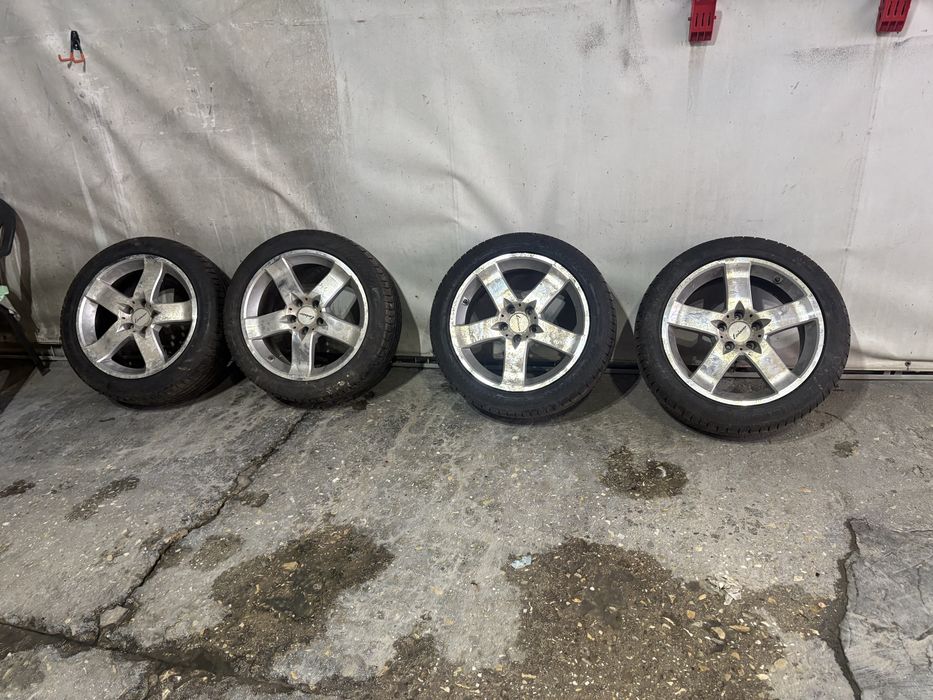 Accelera (особено в размер 245/45 R18 XL от мерцедес