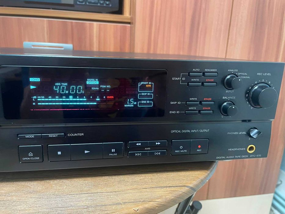 Sony DTC-670 Digital Audio Tape Deck