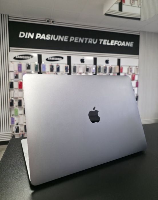 MacBook PRO 2018 • 97% Bateria