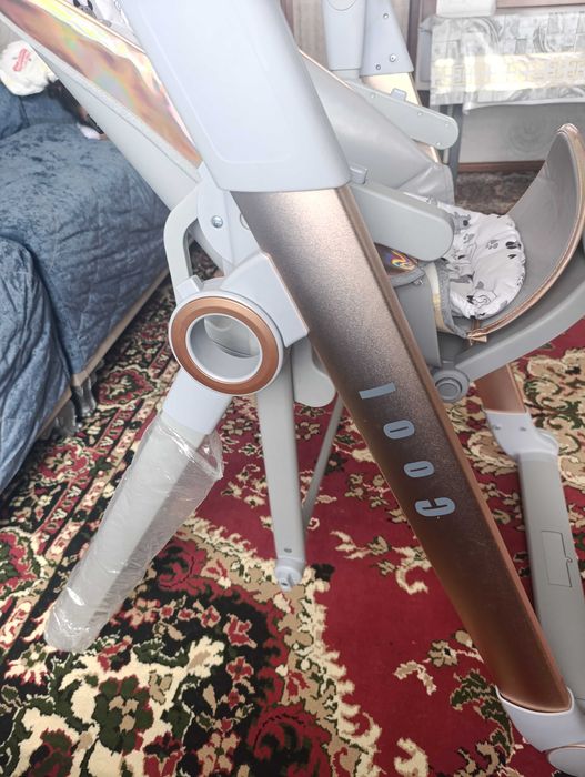 Lyulka va ovqatlanadigan stol juda ham baquvvat va yangi holatda.