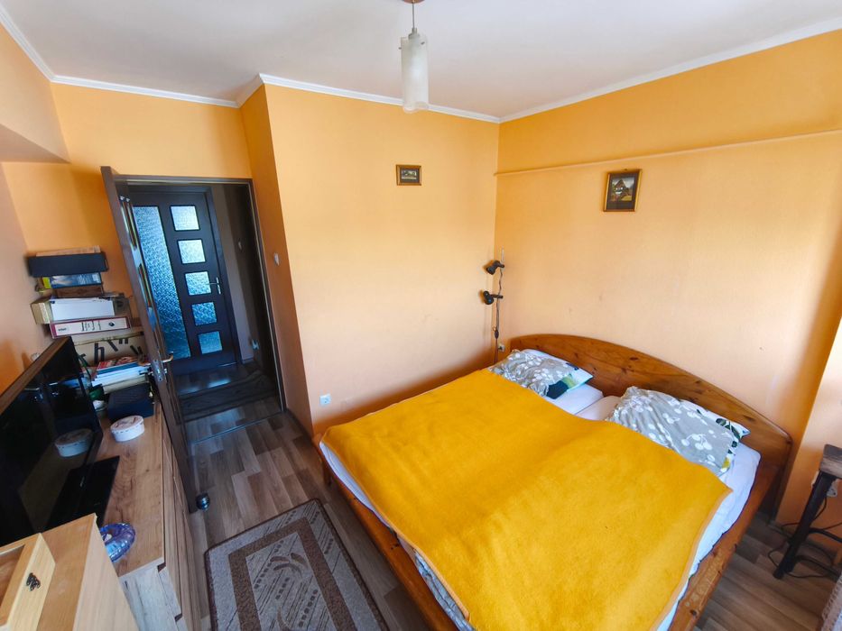Apartament cu 4 camere de vânzare - zona Dacia