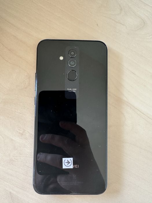 Продавам HUAWEI Mate 20 Lite