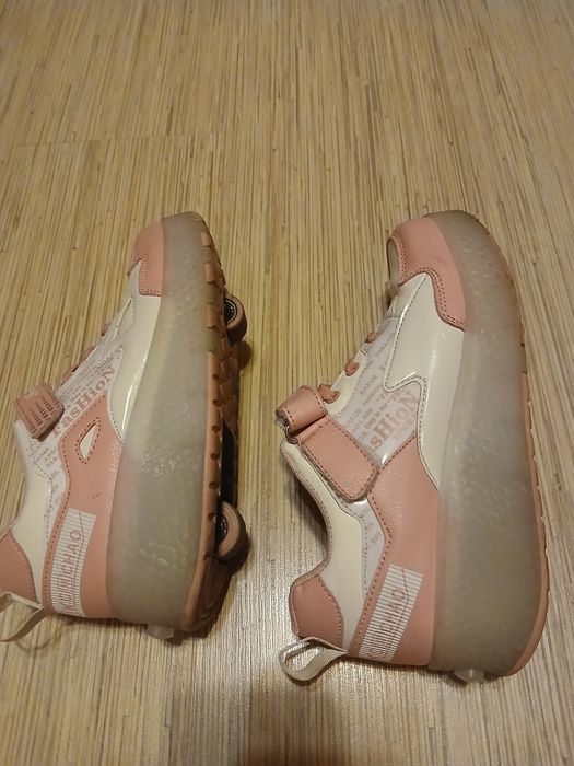 Светещи маратонки с колелца, размер 38