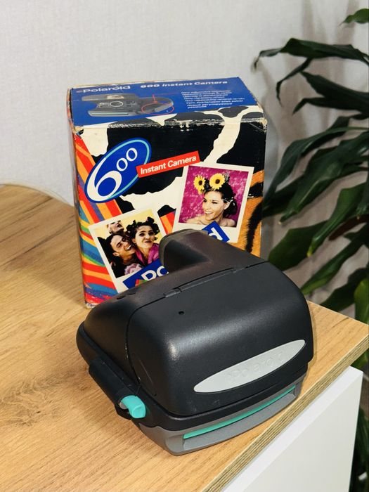 Polaroid фотокамера 600 instant camera