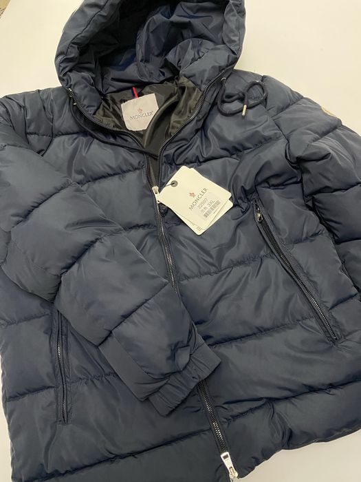 Куртка Moncler.