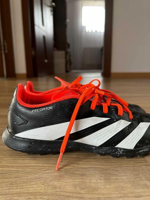 Vand 3 perechi  ghete fotbal baieti.Se vand doar la pachet.