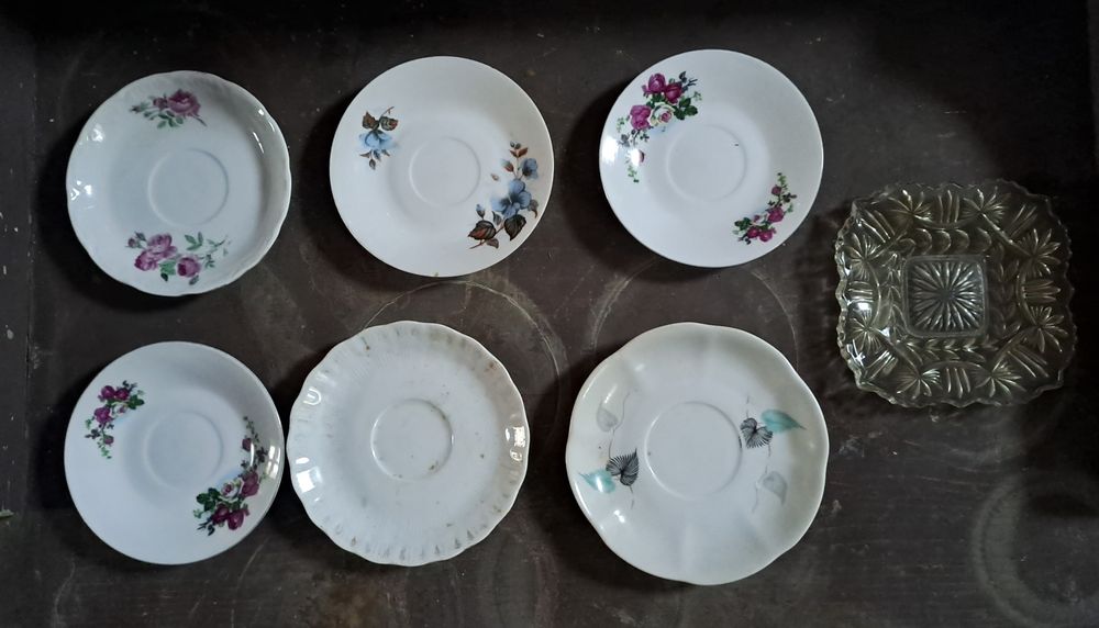 Set 6 farfurii portelan si 1 sticla