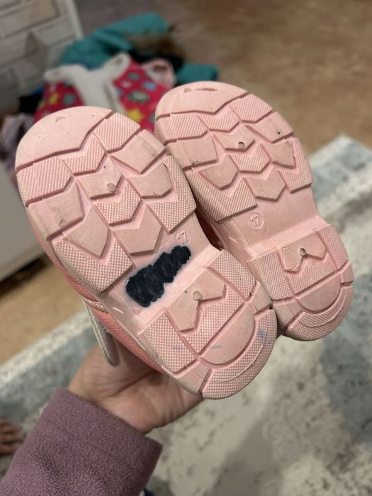 Отдам детские вещи за  шоколадку