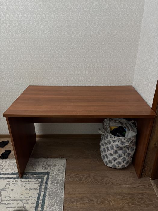 Продам стол из прочного материала