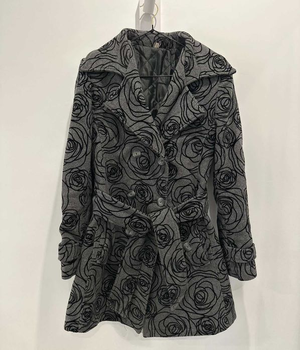 Дамско палто размер 46 – като ново, елегантен флорален дизайн