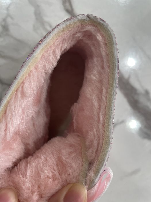 Продам детские угги новые!