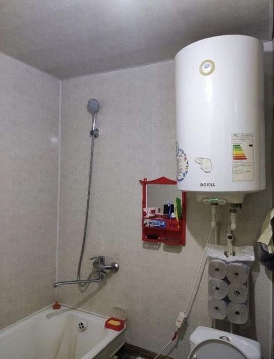 Продаётся 1 ком 1 микрорайон