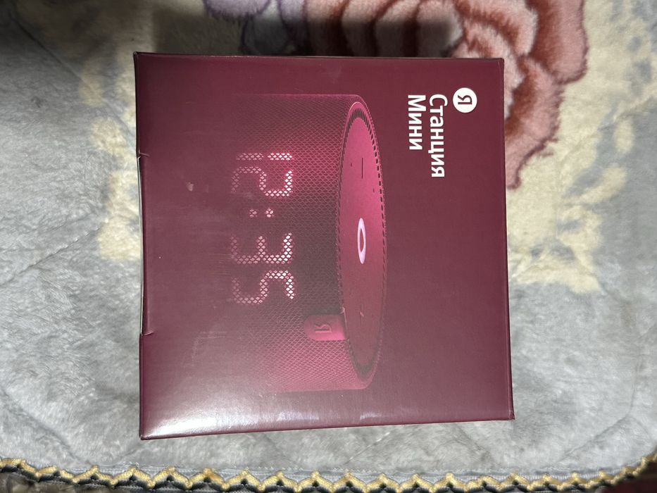 Колонка алиса с часами новая