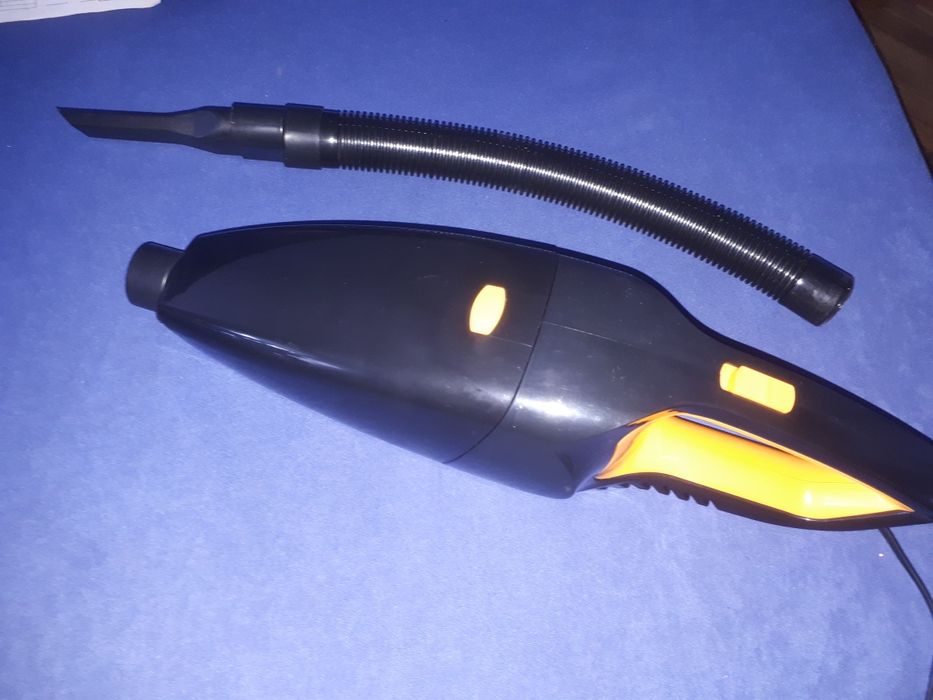 Aspirator auto cu fir
