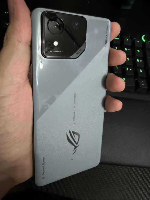 Asus Rog Phone 8 (256/16)