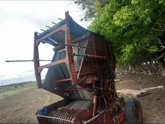 Пресс подборчик жұмыс жасап тур