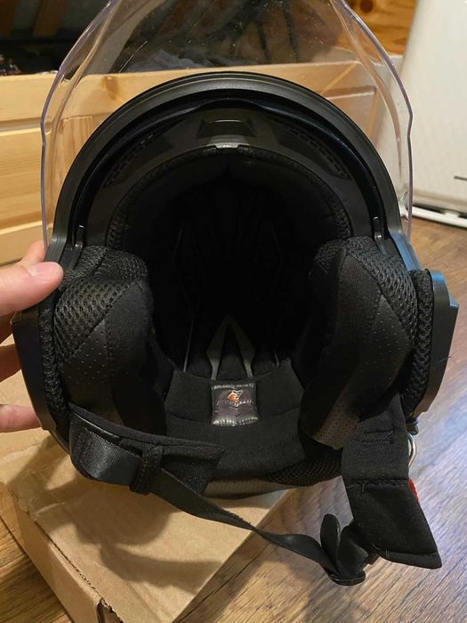 Продавам каска Богота