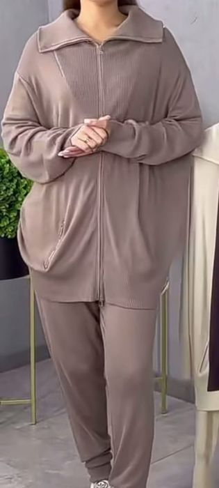 Теплый трикотажный костюм новый