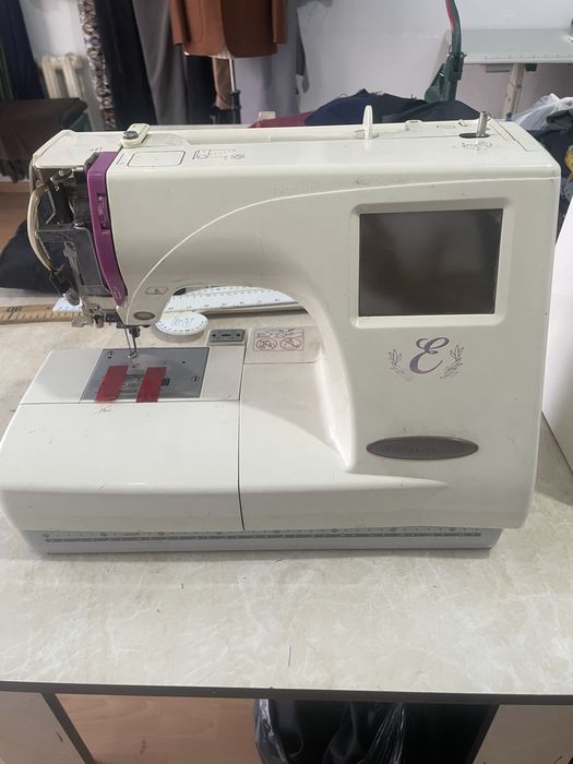 Вишивка машина ишлап турган нарса