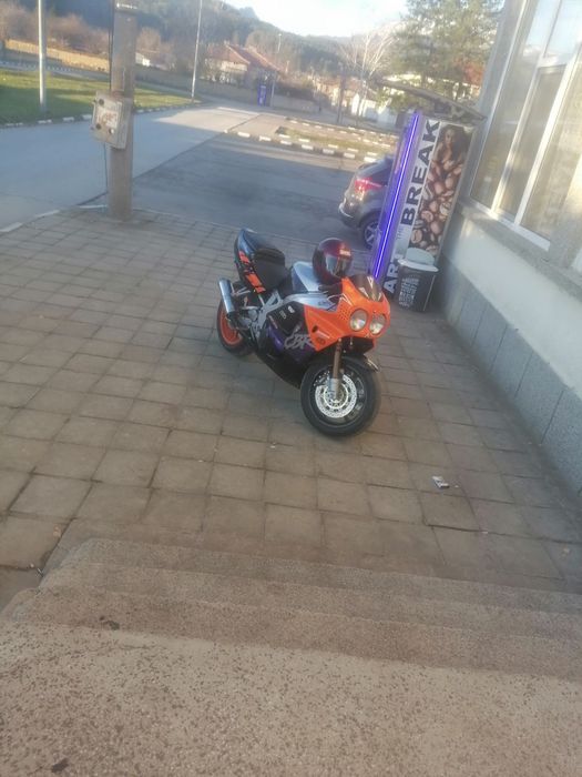 Хонда ЦБР 893 на части почти всичко налично.