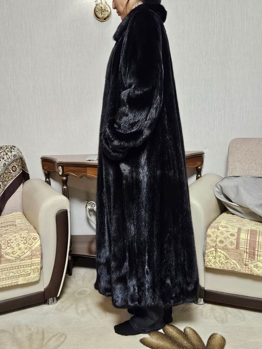 Продаётся норковая шуба!