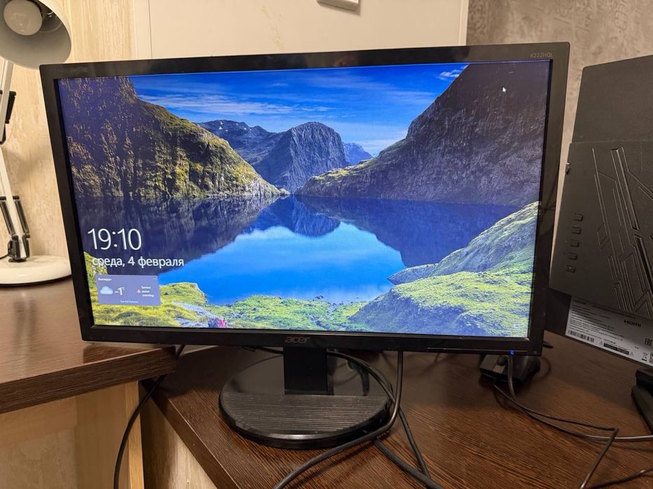 монитор Acer примерно 21–22 дюйма 60гц