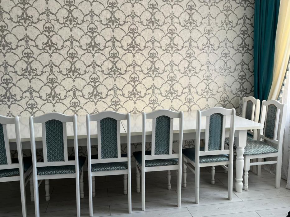 Продается  стол с комплектом стульев