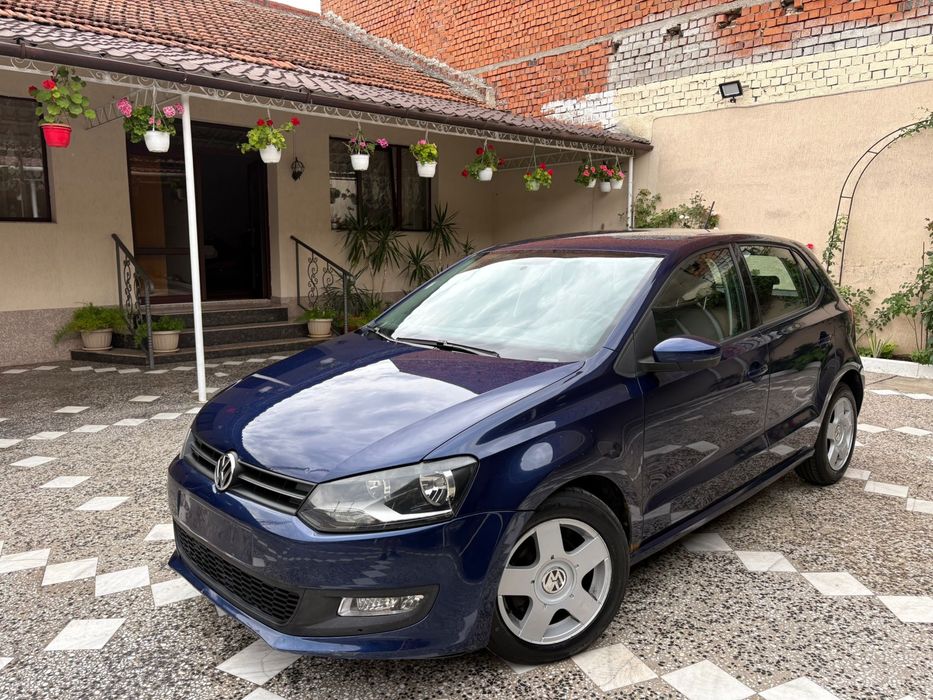 VOLKSWAGEN Polo