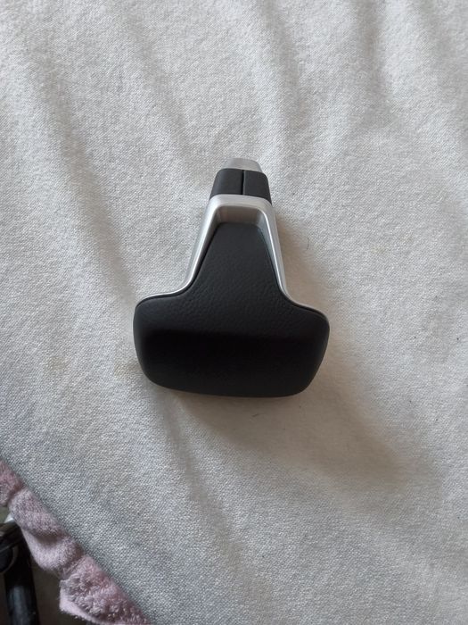 Ручка акпп жана ұсталмаған.