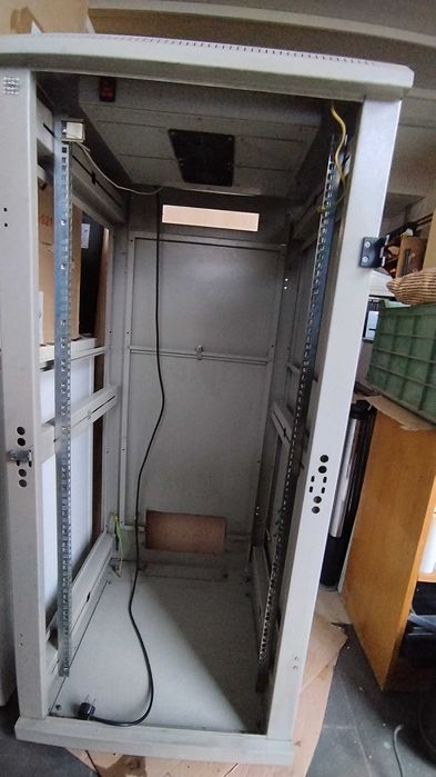 Рак шкаф - Комуникационен шкаф за компютъпно оборудване 60/60/132см
