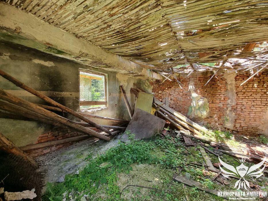 Продавам 3 сгради с парцел 1100кв. с.Здравец общ.Лъки