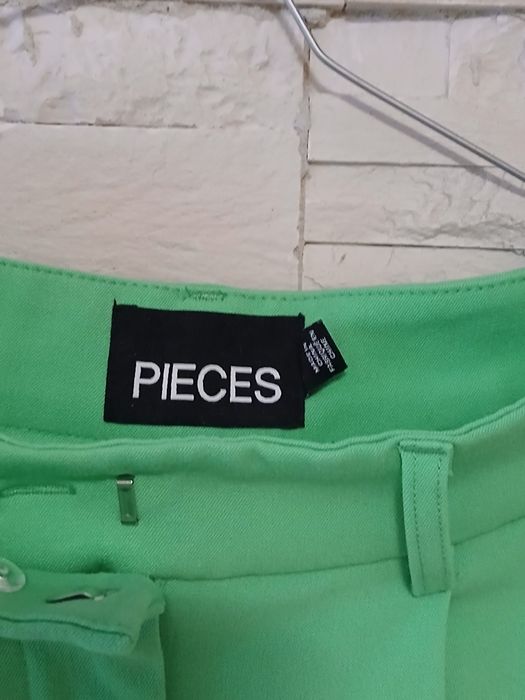 Pantaloni Pices culoare verde evazati