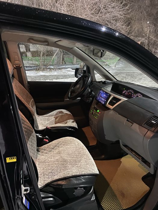 Продам Тойота Вокси