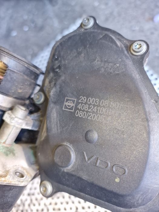 Galerie admisie cu clapeta Skoda Octavia 2 motor 2.0 Fsi,cod motor BLR