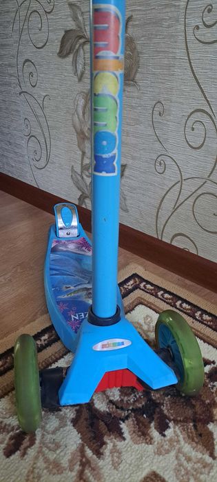 Продам детский самокат Frozen
