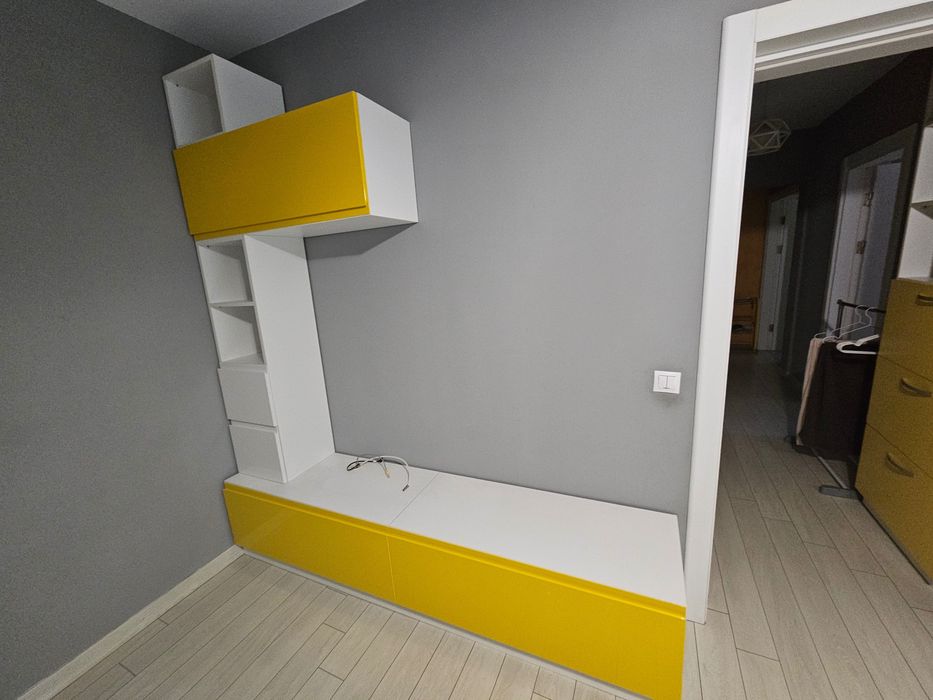 Mobilier living/TV alb cu galben