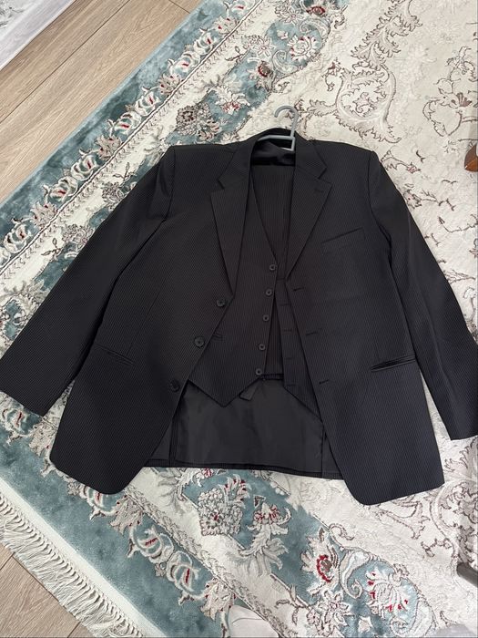 Продам костюмы совершенно новые